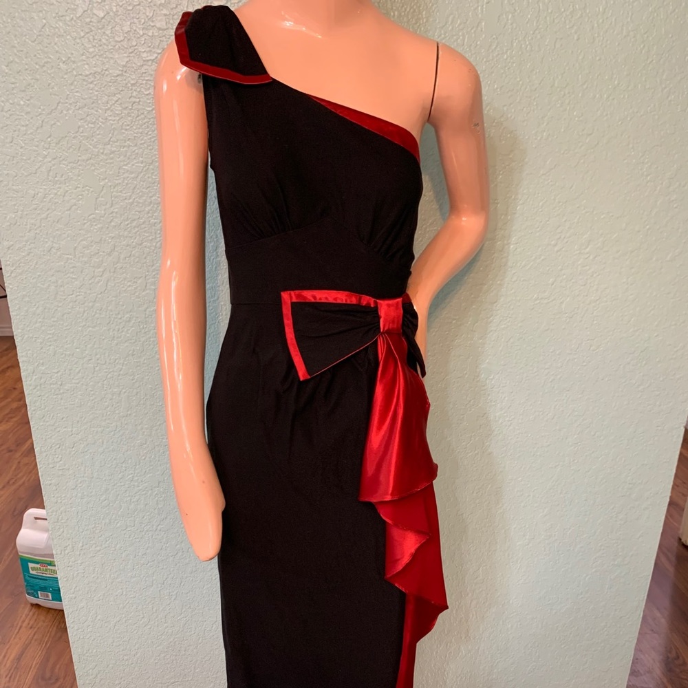Black wiggle dress